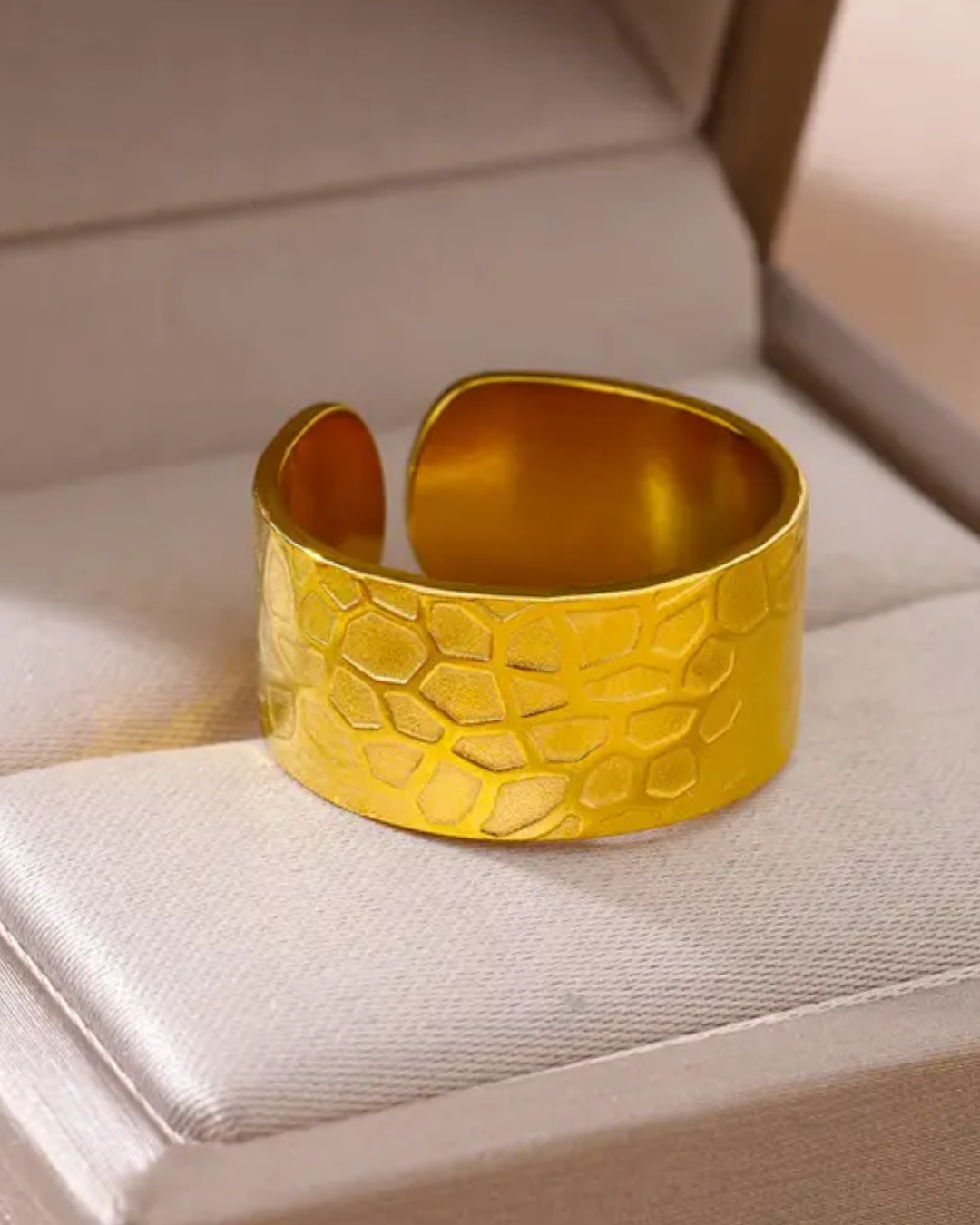 Honeycomb ring