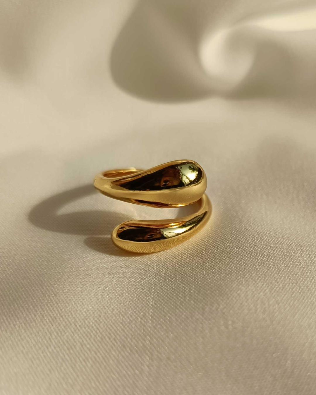Dual hug ring