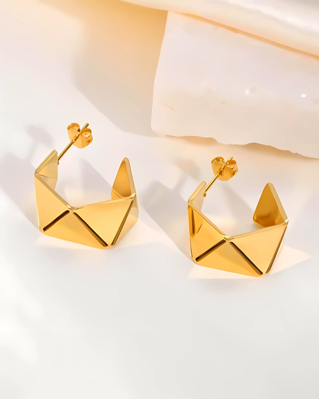 Gold curve earring