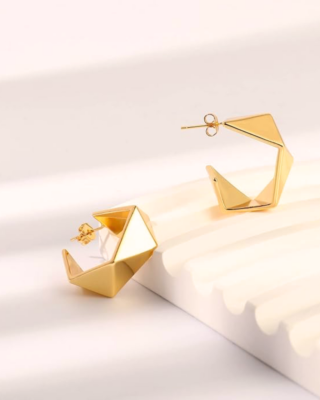 Gold curve earring