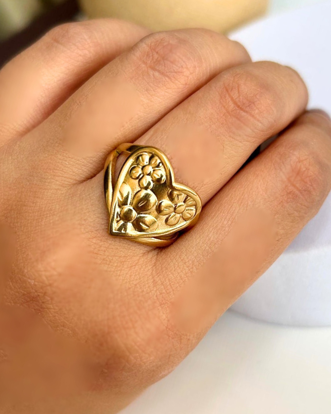 Flower heart ring