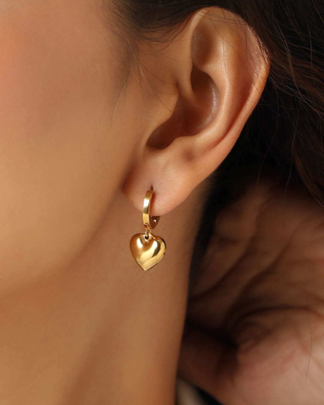 Lilly heart gold earring