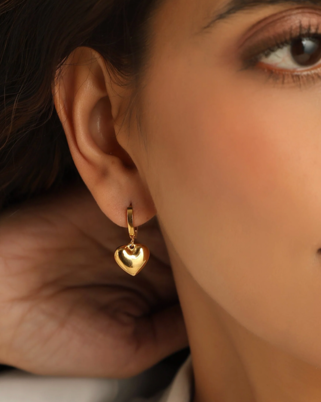 Lilly heart gold earring