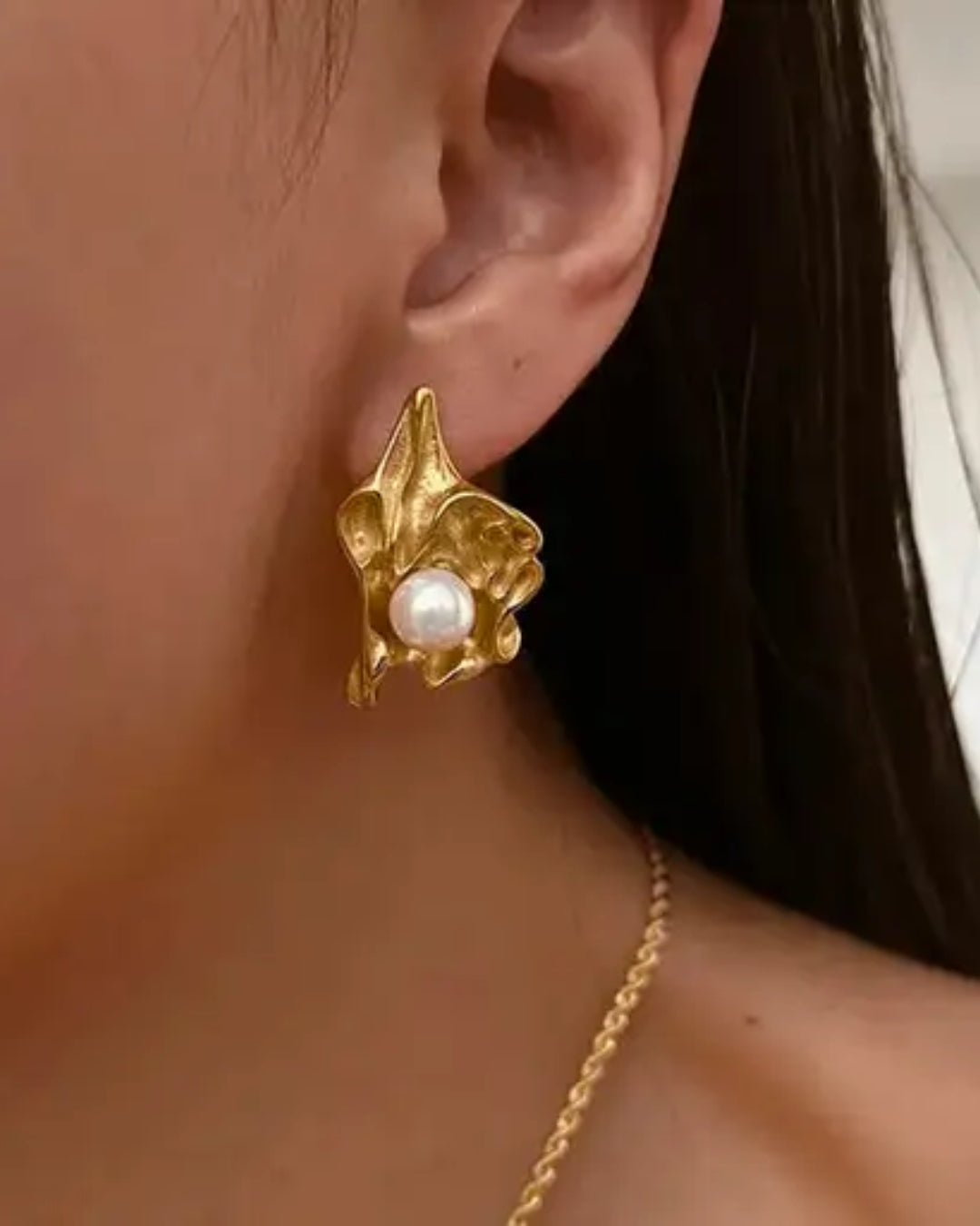 Roughed Pearl Earring