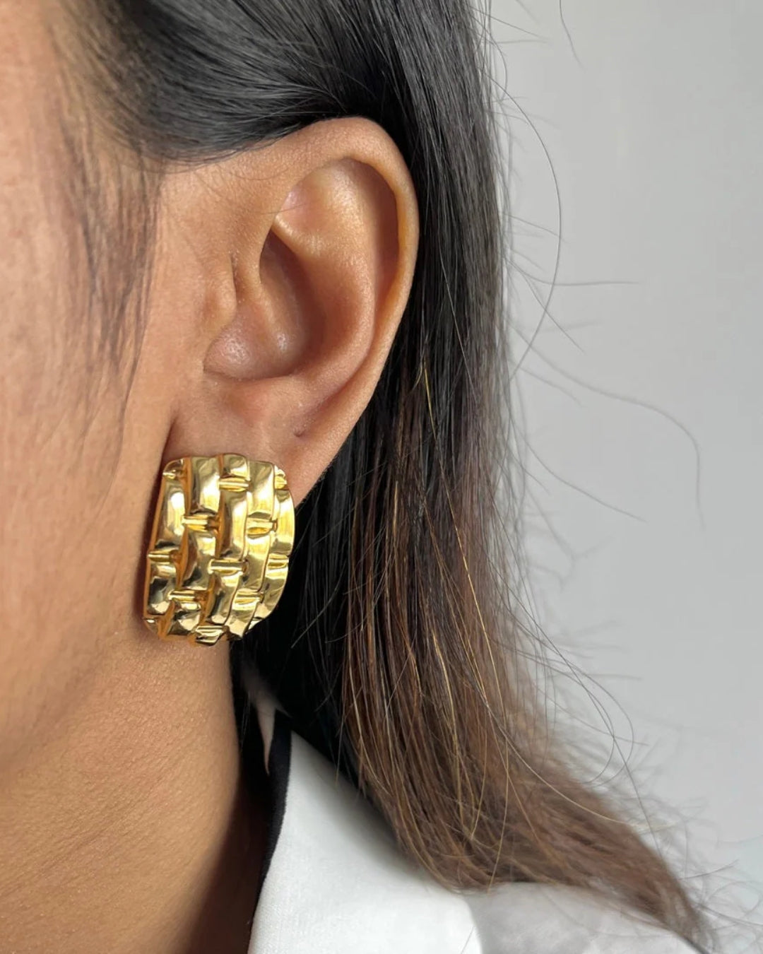 square texture stud earring