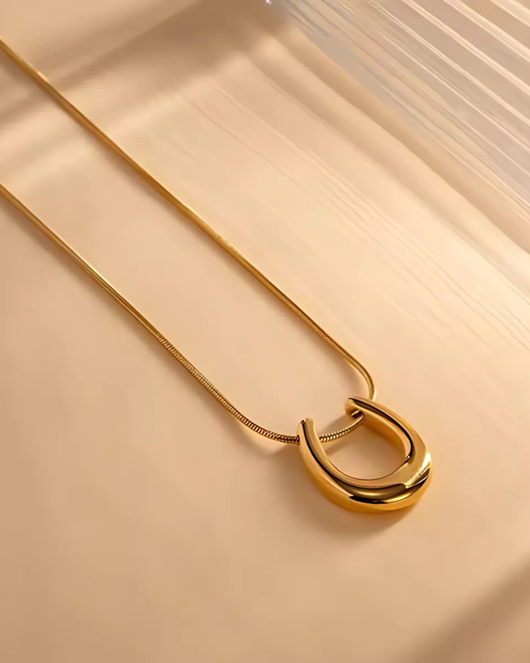 U shaped chain necklace