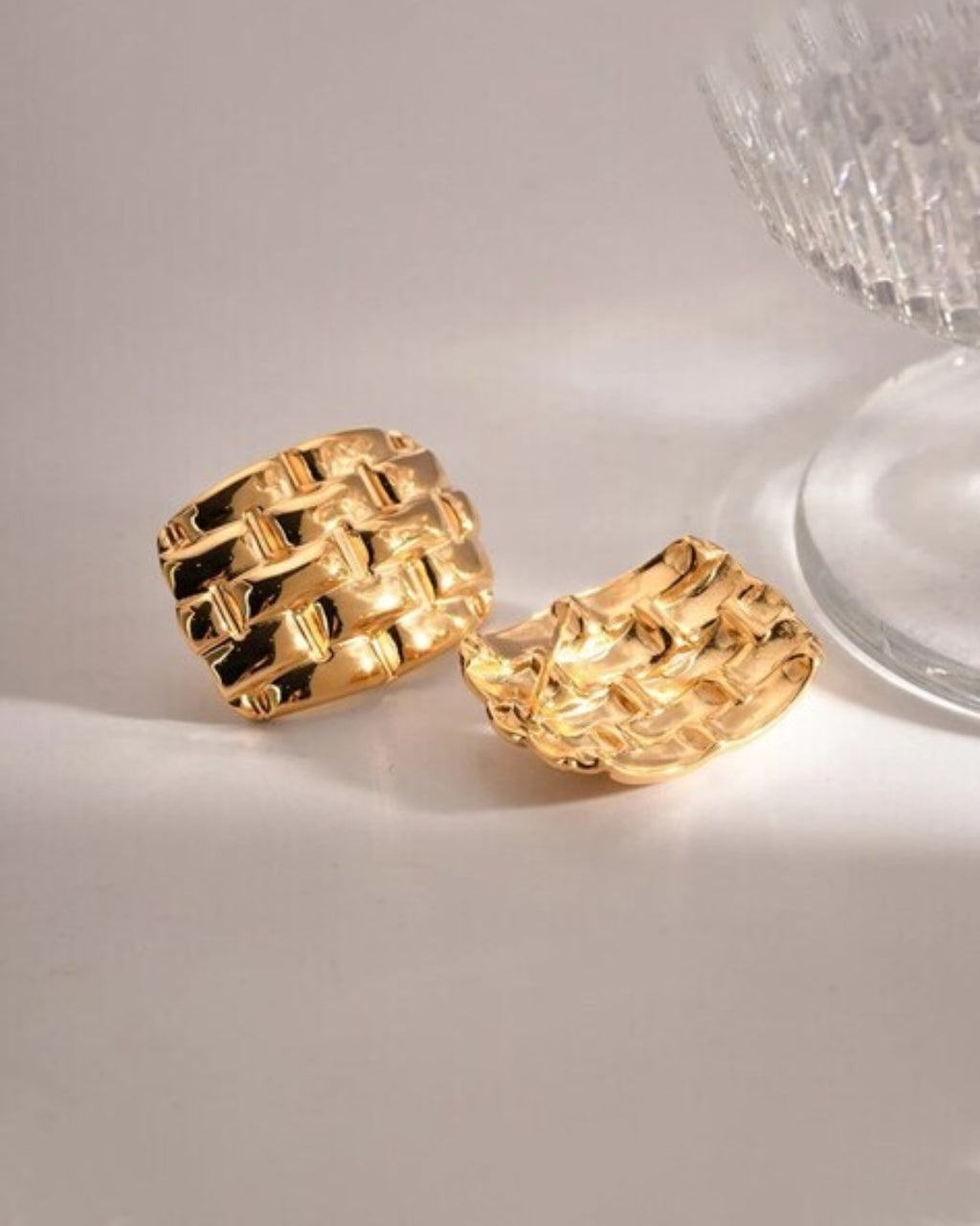 square texture stud earring