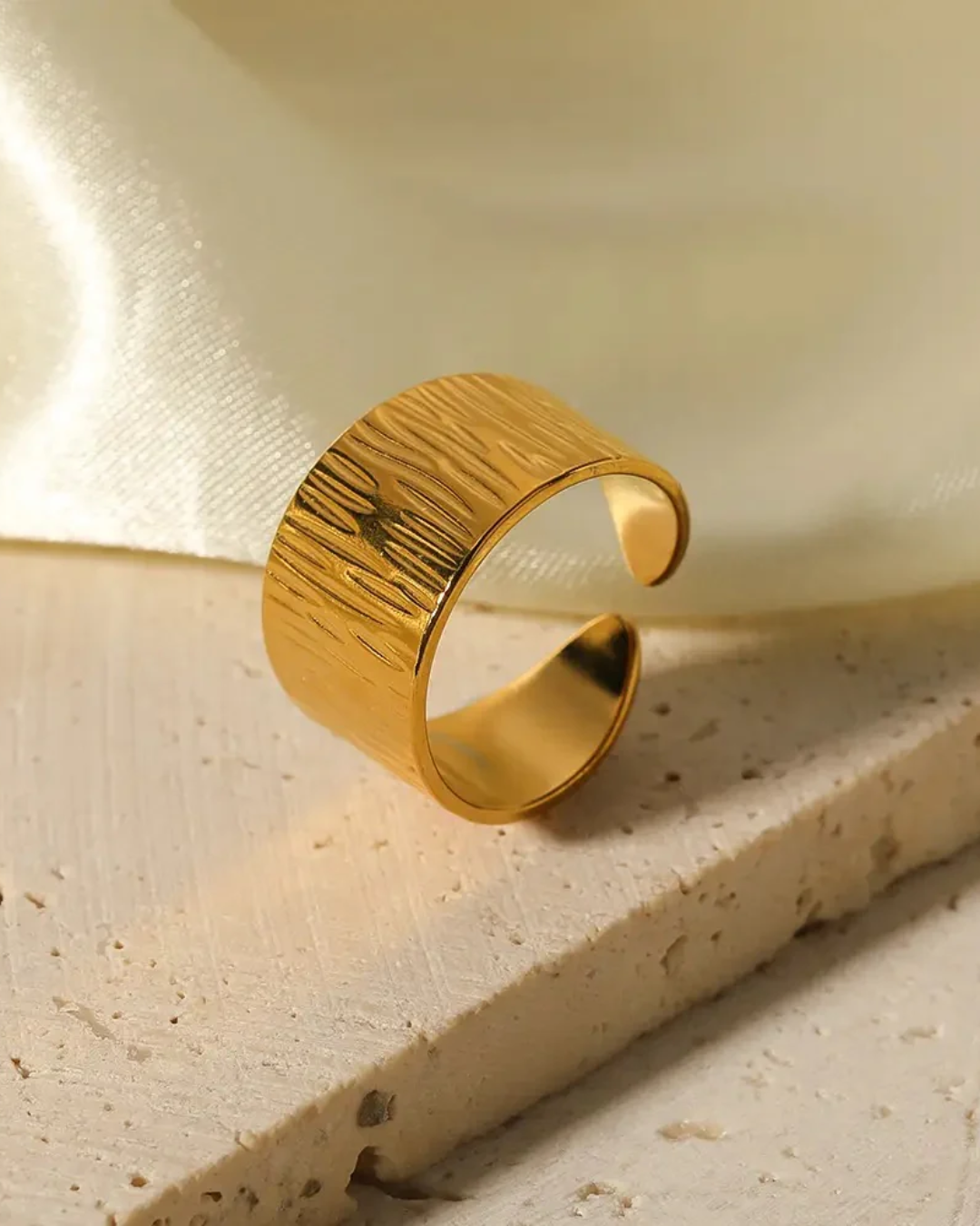 Dolce band ring